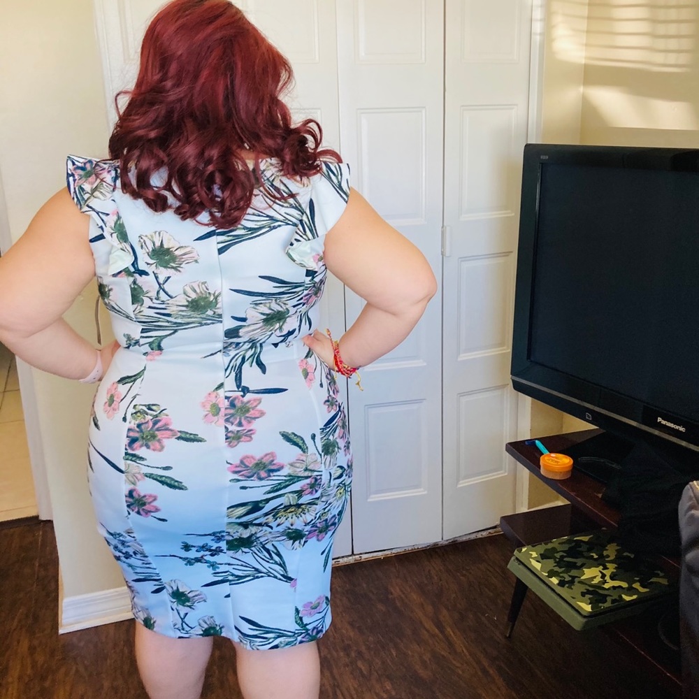 Dress - Picture 4 of 11